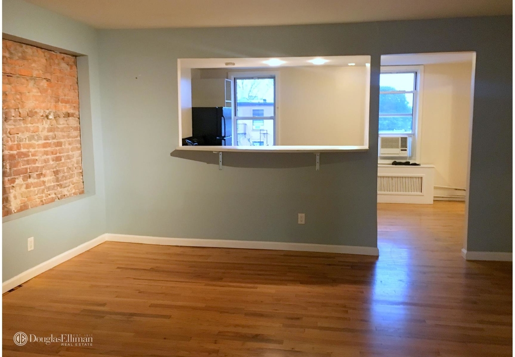 111 Wolcott St - Photo 2