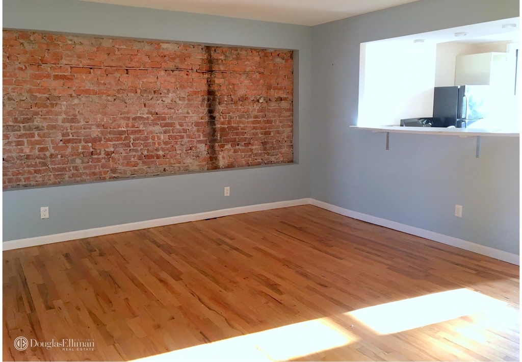 111 Wolcott St - Photo 9