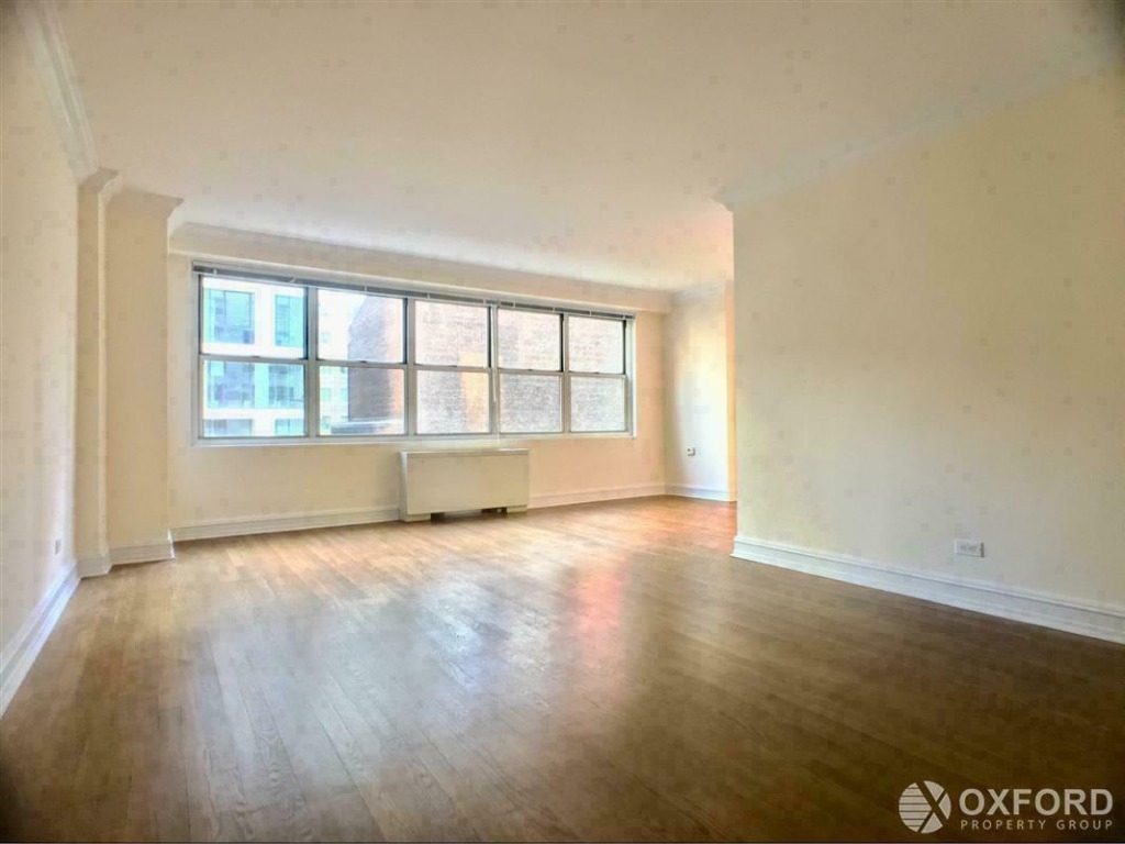 888 8th Ave - Photo 0