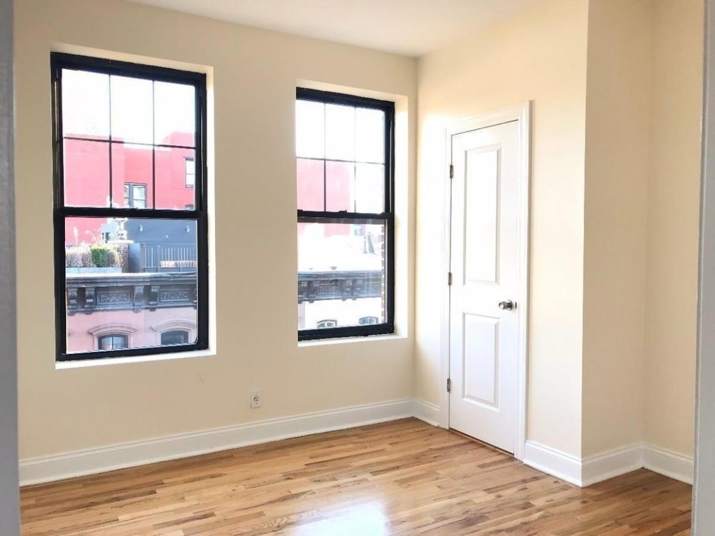 207 west 11 - Photo 1