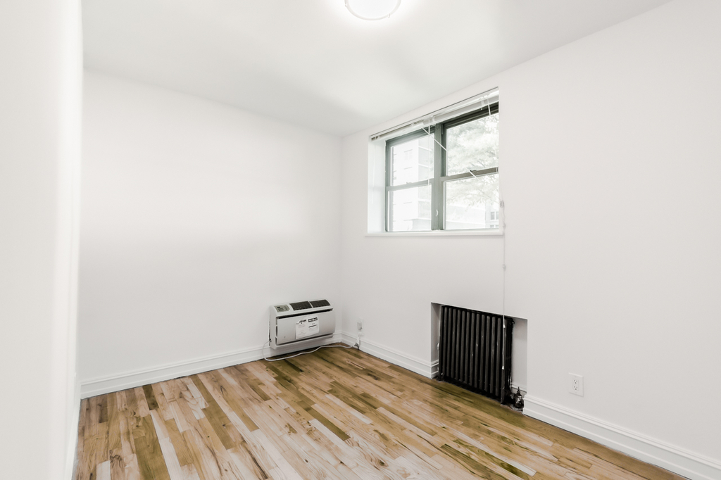 238 East 36th St - Photo 3