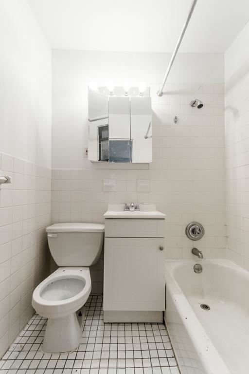 East 85 Street - Photo 5