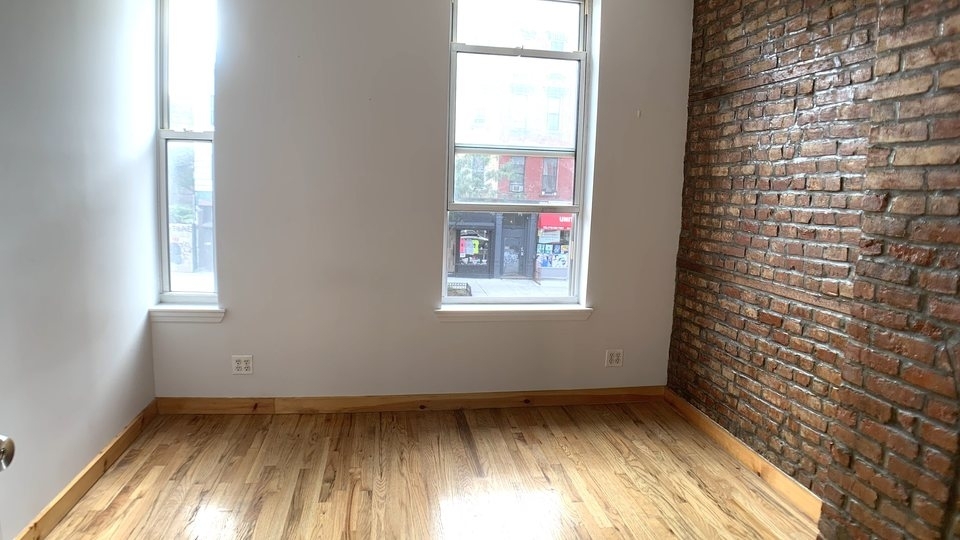 553 Grand St - Photo 6