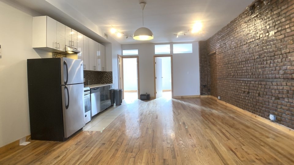 553 Grand St - Photo 11