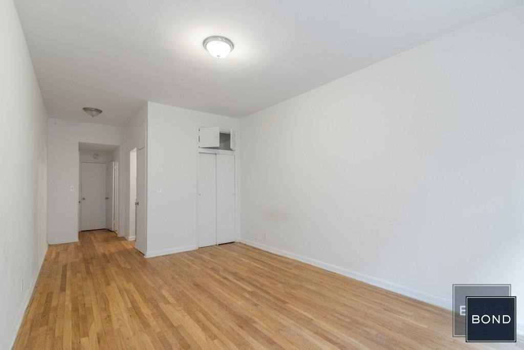 219 East 88 - Photo 2