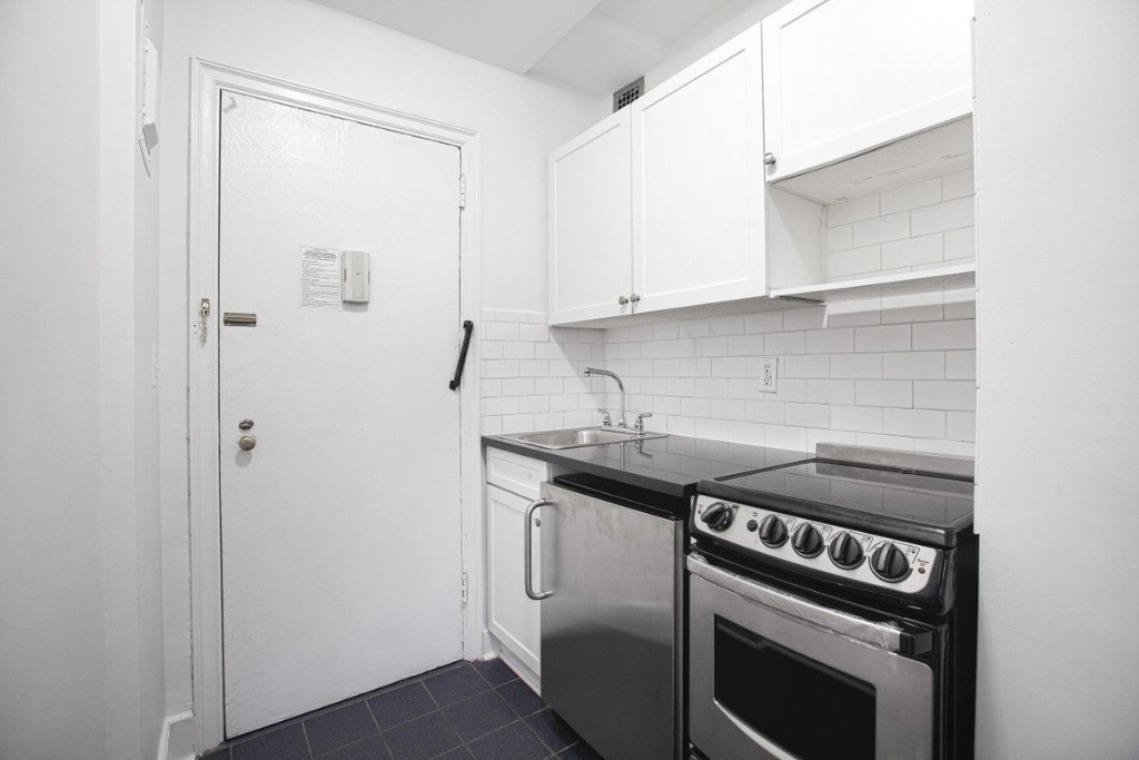 307 East 44th Street - Photo 1