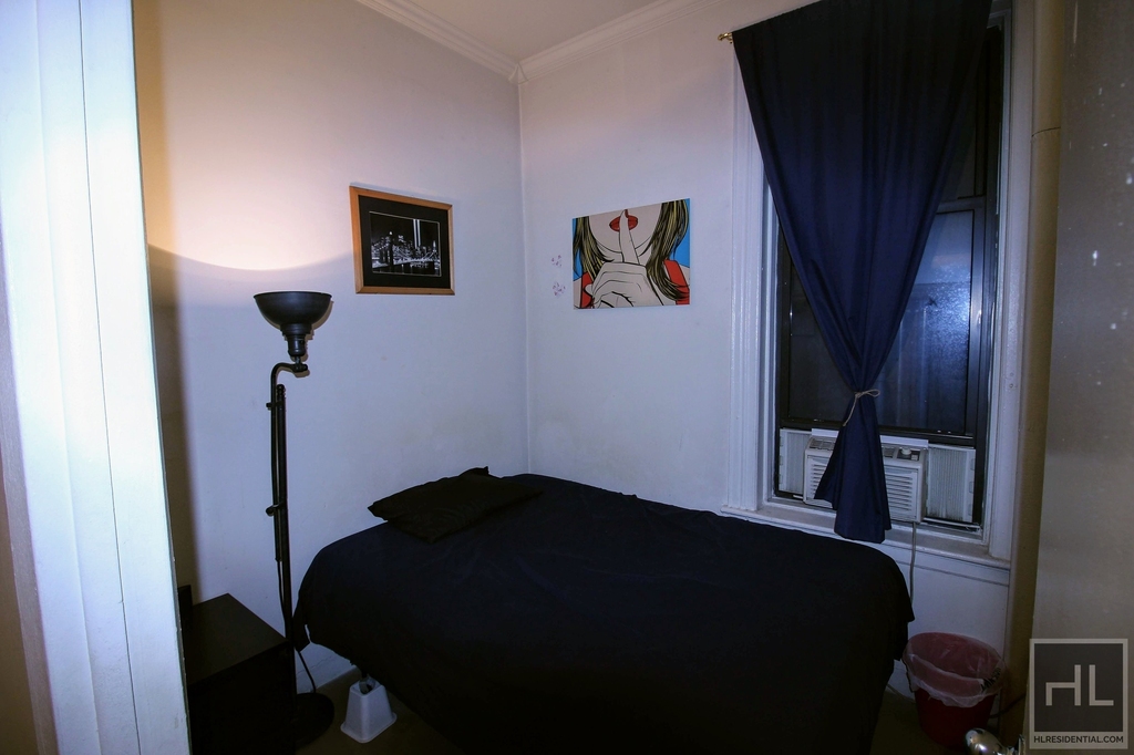 323 West 42 Street - Photo 6