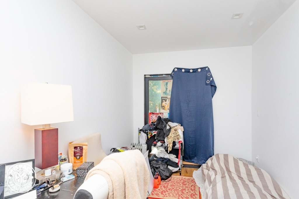 562 Park Pl - Photo 4