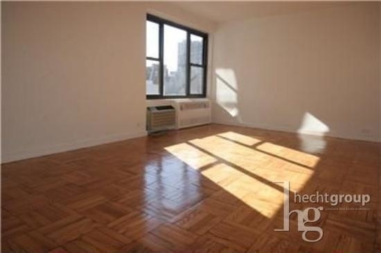 142 E 16 St - Photo 2