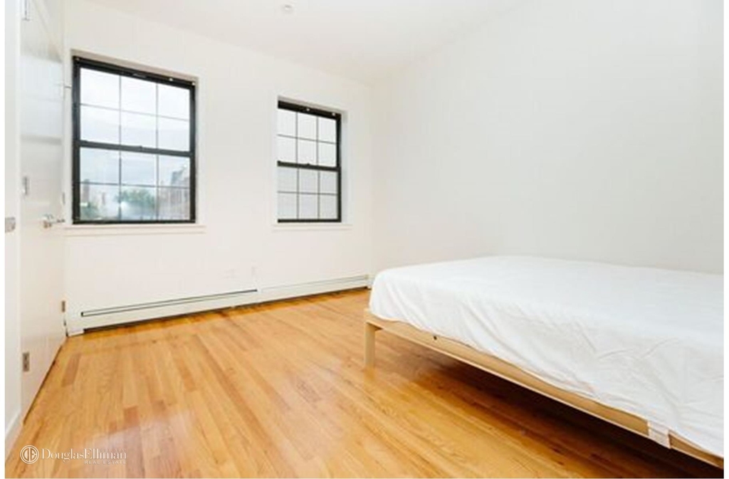 1103 Willoughby Avenue - Photo 3