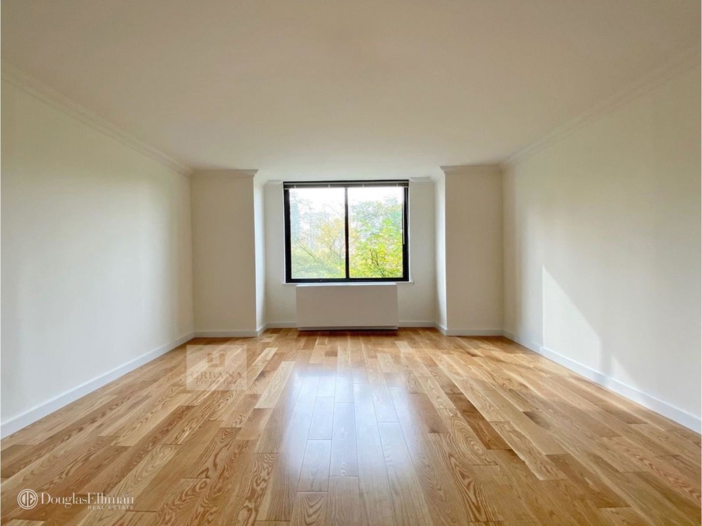 800 Fifth Avenue - Photo 2