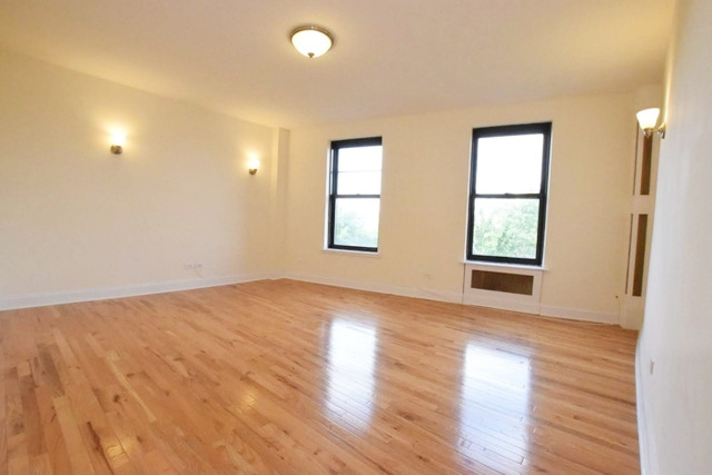 ☆Riverside Drive Real 4 Br - Photo 0