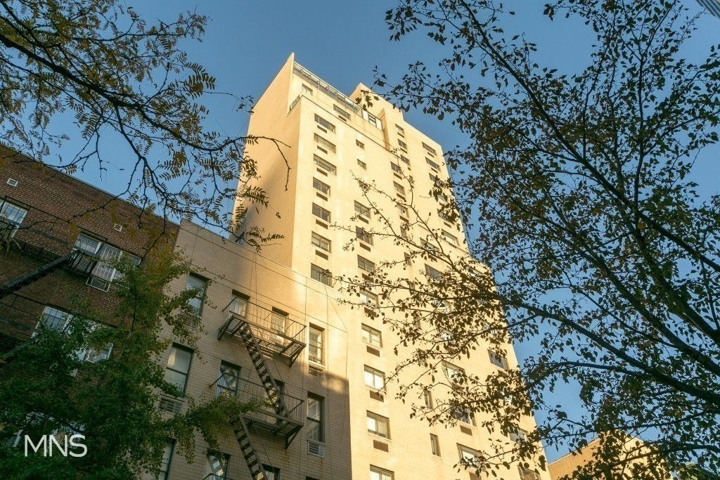 East 83rd street - Photo 3