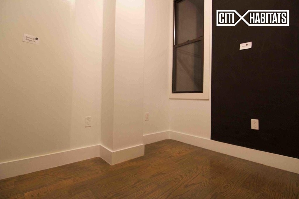 1072 Bergen Street - Photo 2