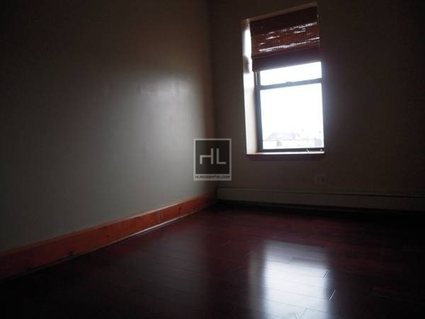 624 Willoughby Avenue - Photo 1