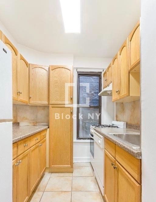 425 West Broadway - Photo 4