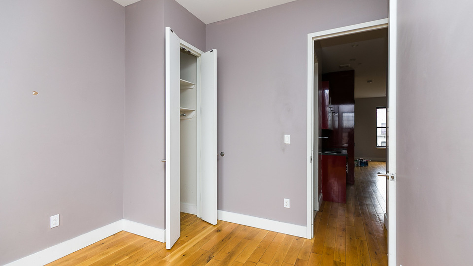 1020 Park Pl  - Photo 7