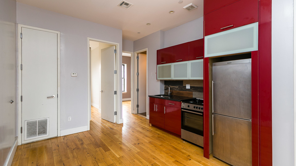 1020 Park Pl  - Photo 2