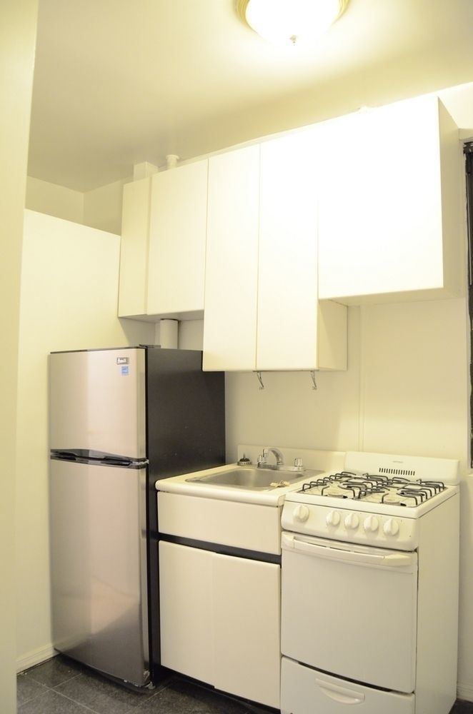 226 East 81st Street - Photo 7