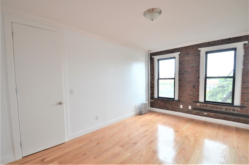 2126 Tiebout Avenue - Photo 1