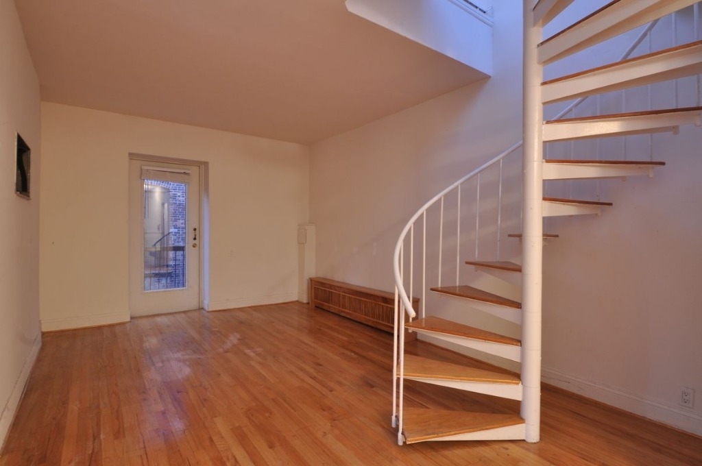 226 East 25th Street - Photo 2