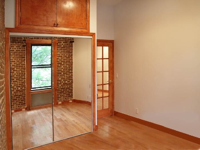 324 East 52nd Street - Photo 2