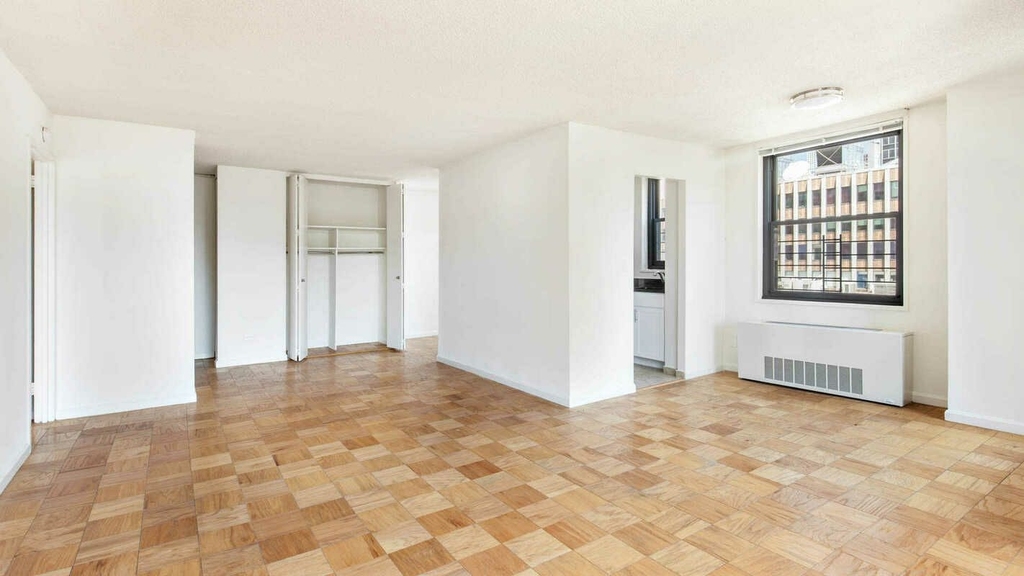 245 East 40th Street - Photo 2