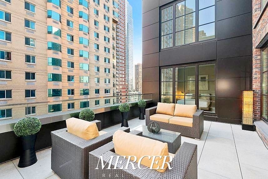 535 West 43rd Street - Photo 14