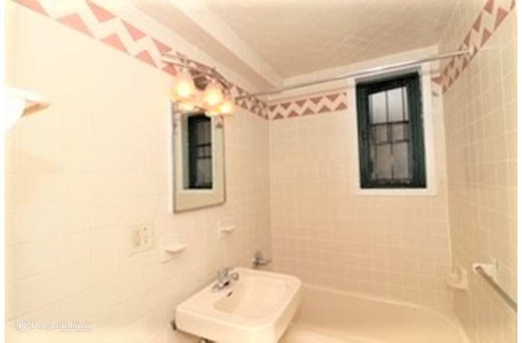 1470 Parkchester Rd - Photo 5