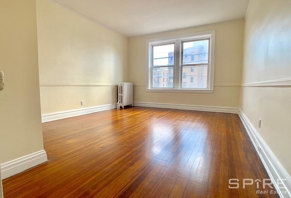 23-05 Astoria Blvd - Photo 2