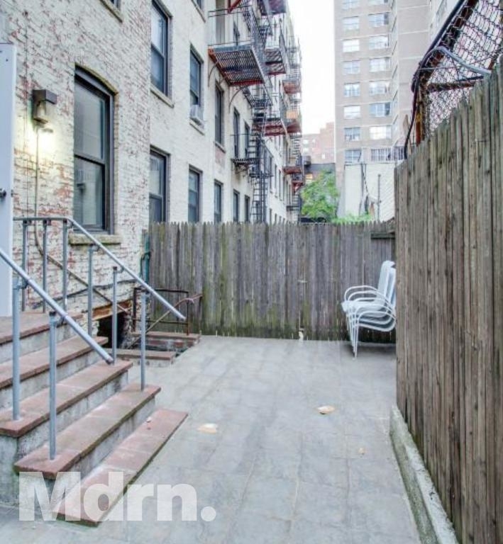 East 18th Street - Photo 1