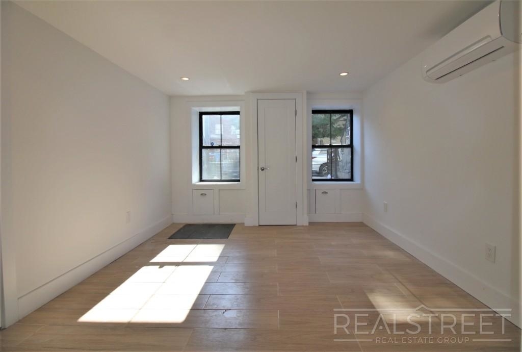 1079 Hancock Street - Photo 3