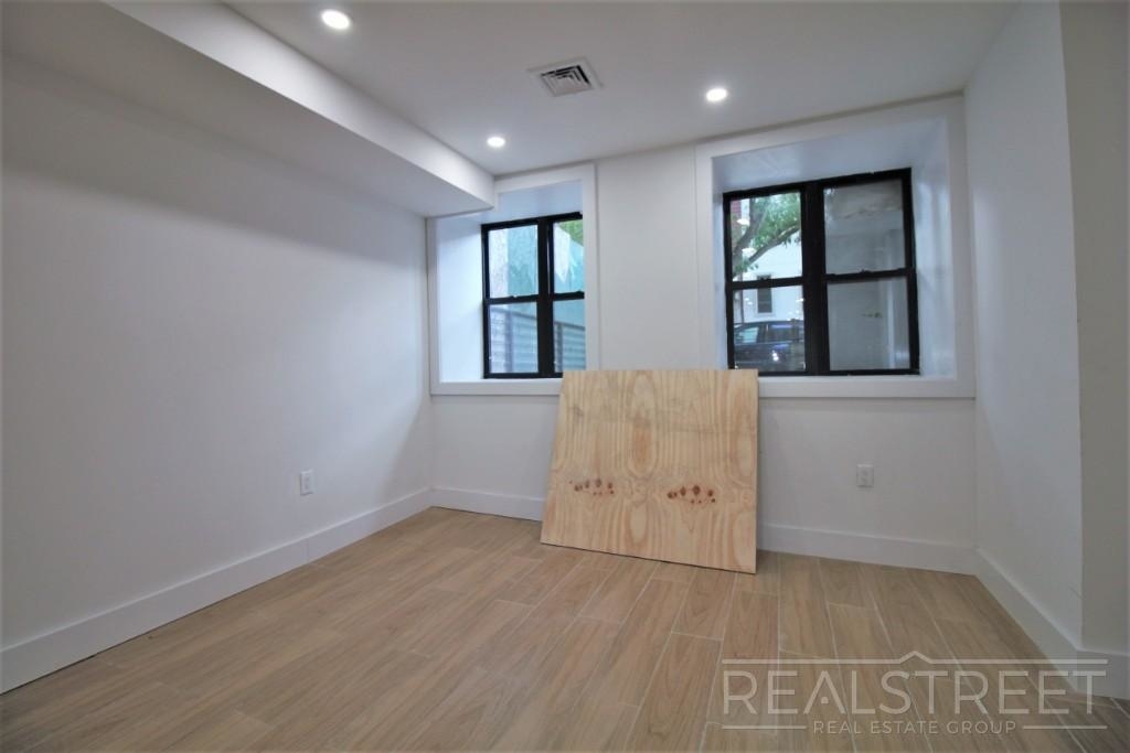 1066 Hancock Street - Photo 2