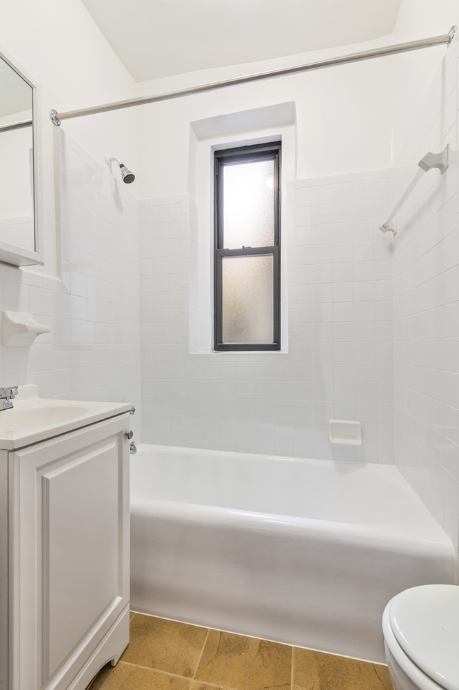 220 west 24th street  - Photo 3