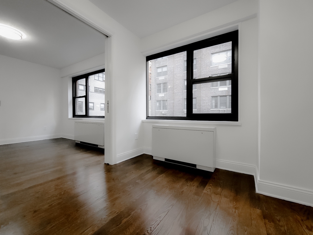 405 East 56th st - Photo 3