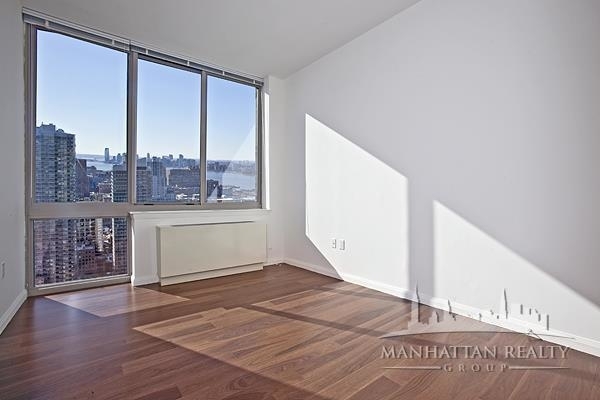 10th Avenue - Photo 3