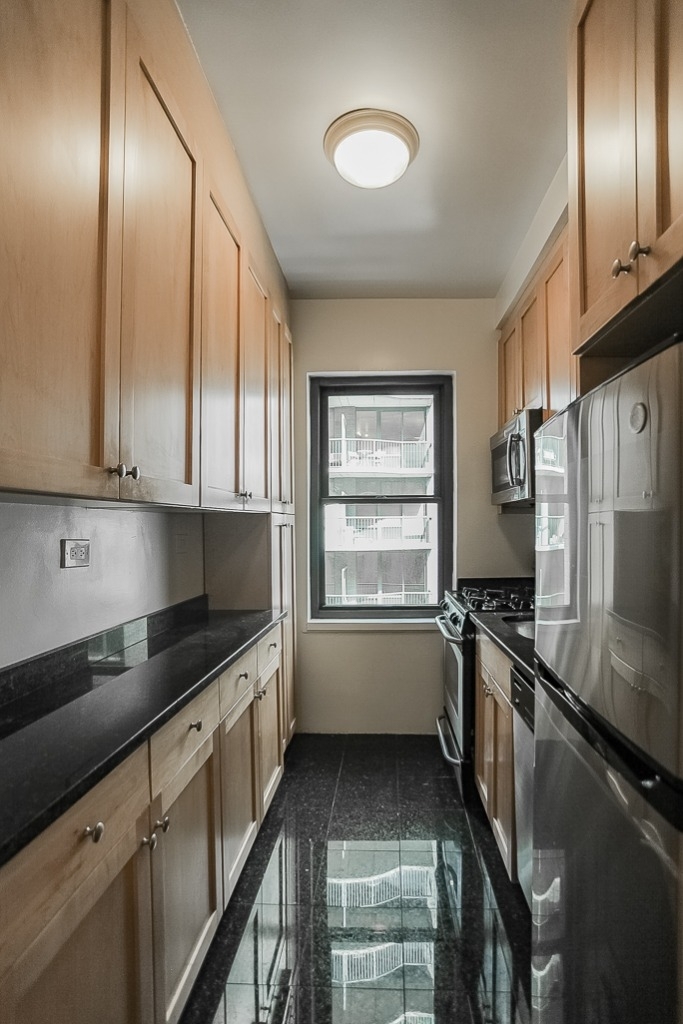 141 East 56th Street - Photo 3