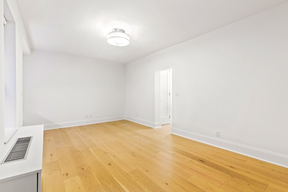 225 West 23rd St - Photo 5