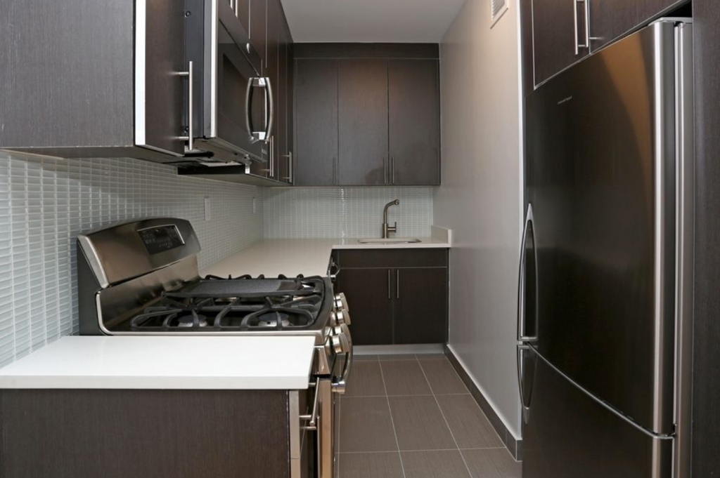 410 West 53rd Street - Photo 3