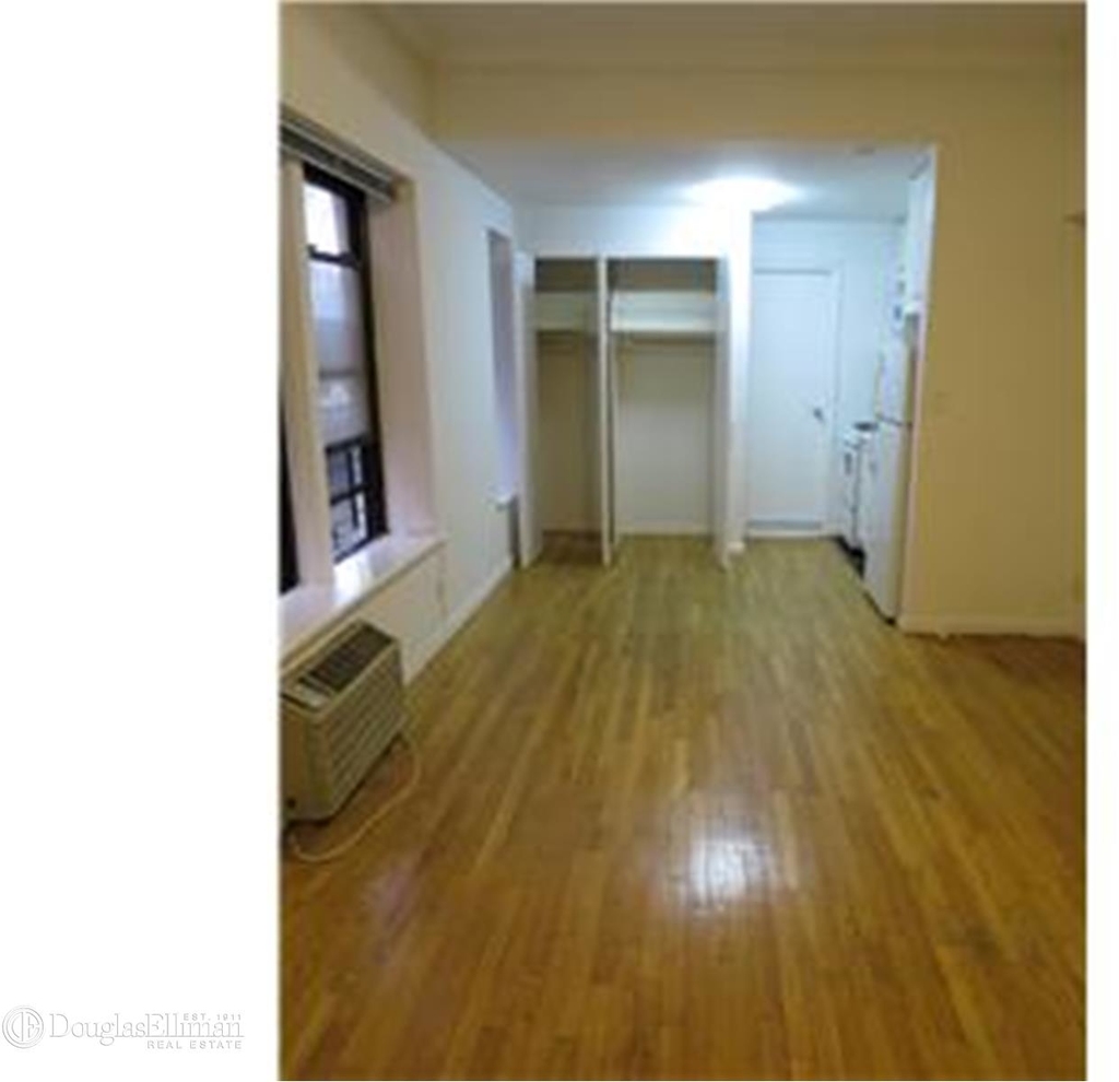 326 East 58th St - Photo 1