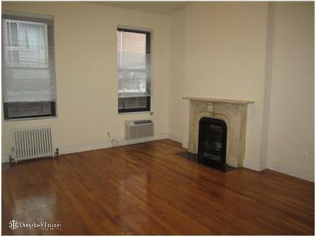 130 East 24th St - Photo 0