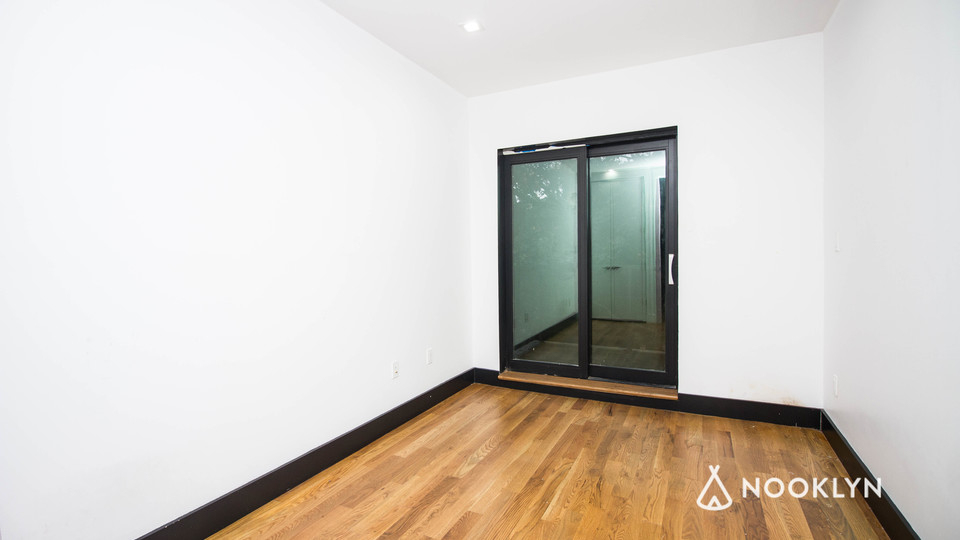 562 Park Pl  - Photo 2