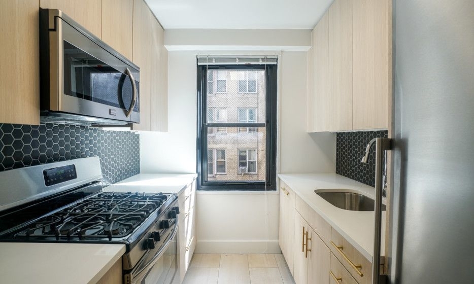 301 West 57th - Photo 2