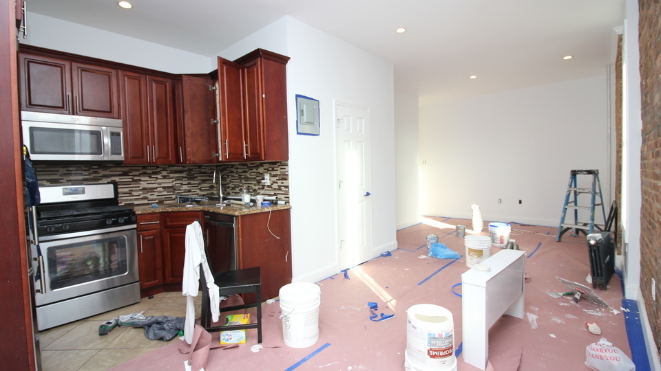 588 Throop Ave - Photo 5