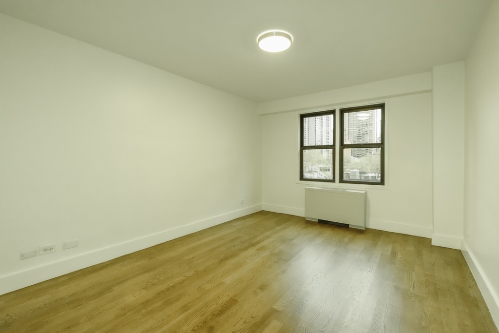 220 East 63rd Street - Photo 9