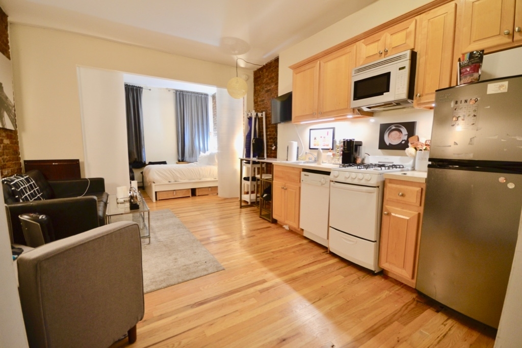 814 Tenth Avenue - Photo 0