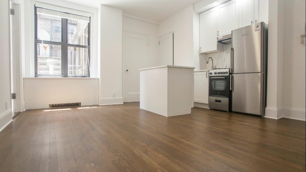 140 East 46th street - Photo 0