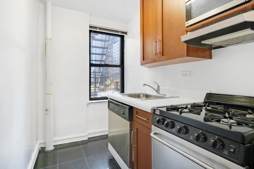 235 East 46th Street - Photo 4