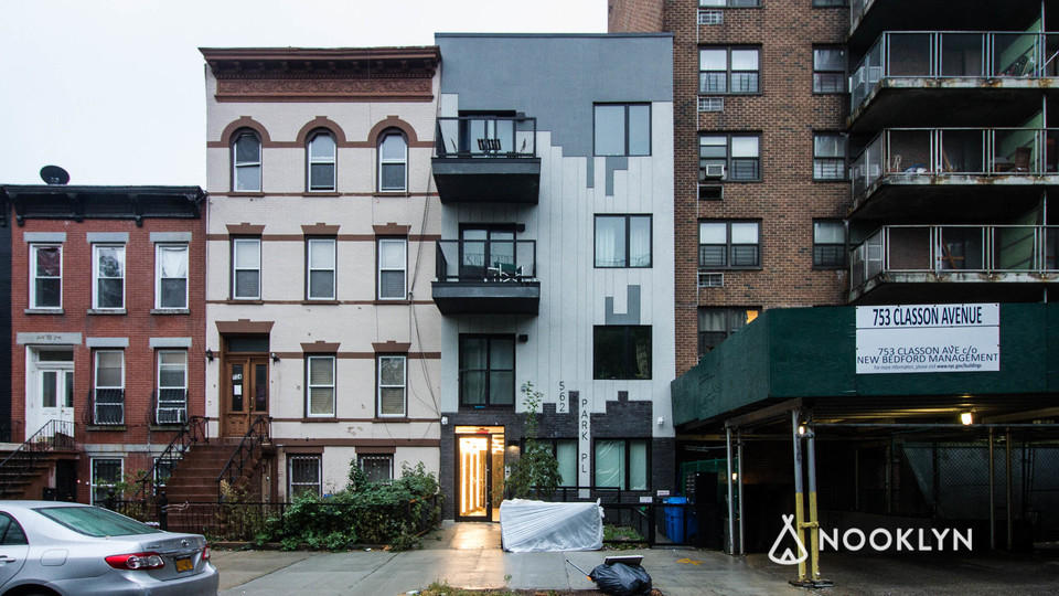 562 Park Pl  - Photo 1