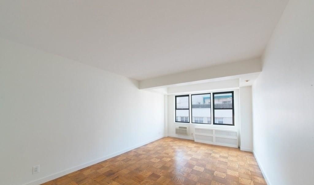 236 East 36th Street - Photo 2